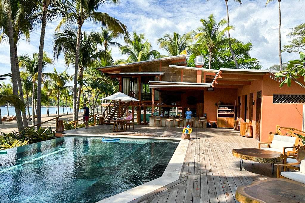 Guacamaya Beach Club (Hospitalidad) por Giannina Cappella Interiors — foto 1